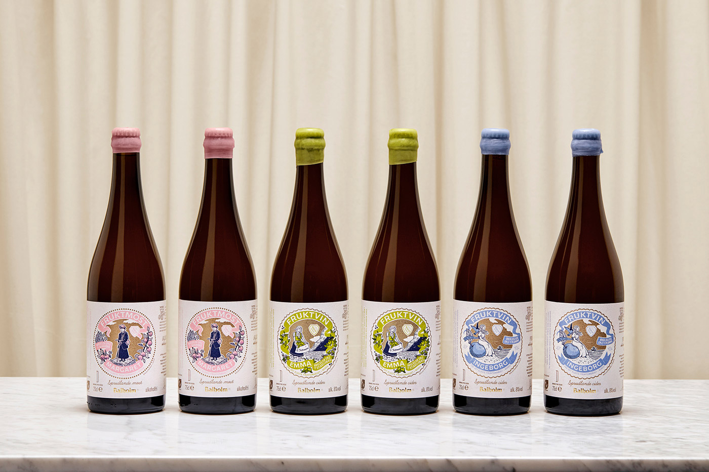 系列水果白蘭地酒包裝展示