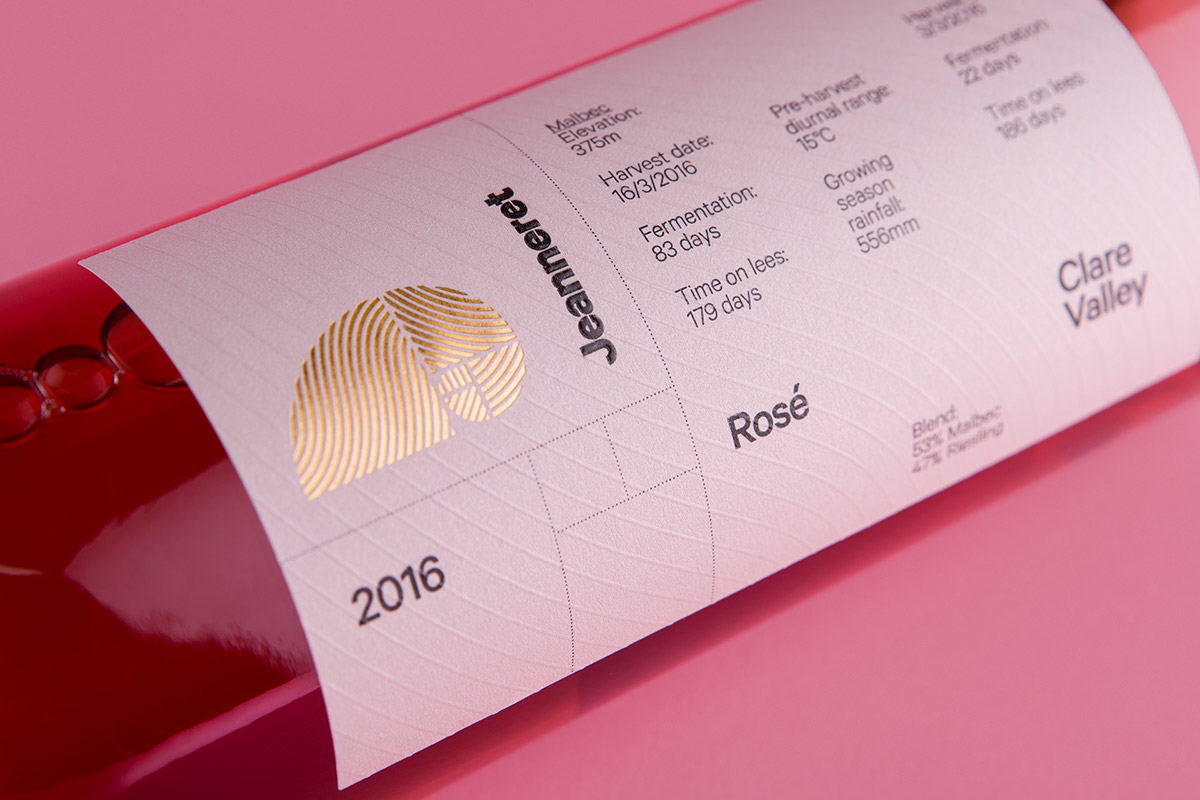 瑞士葡萄酒創(chuàng)意包裝設(shè)計