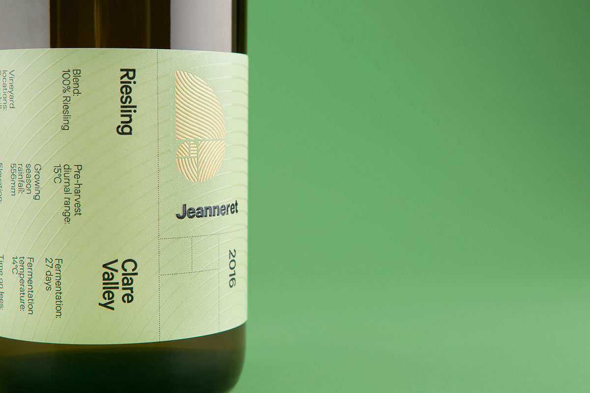 瑞士葡萄酒包裝排版設(shè)計