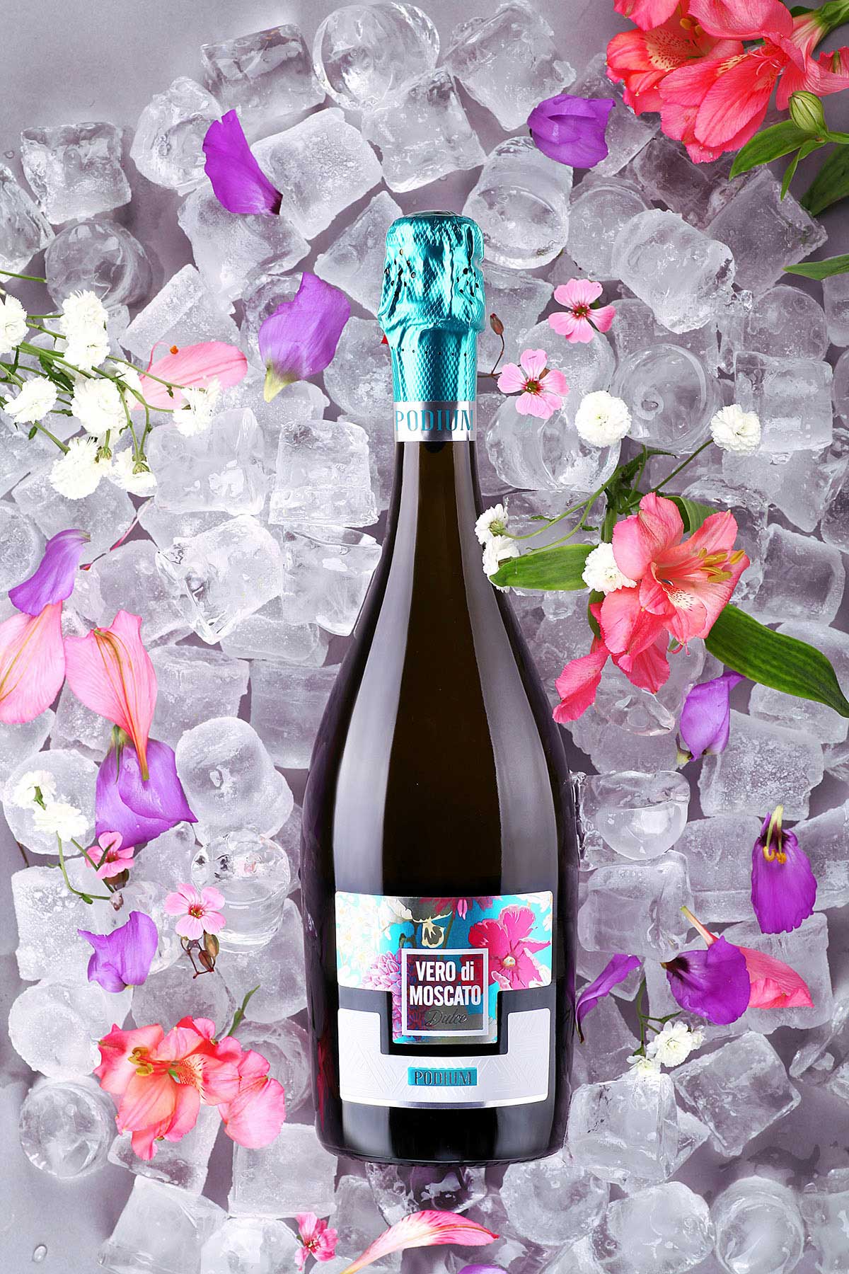 女性葡萄酒創(chuàng)意包裝設(shè)計(jì)