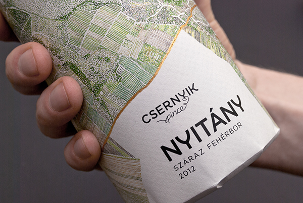 白葡萄酒插畫包裝設(shè)計(jì)